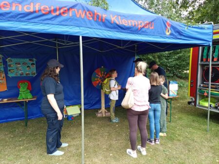 Pavillon der Jugendfeuerwehr mit Glücksrad